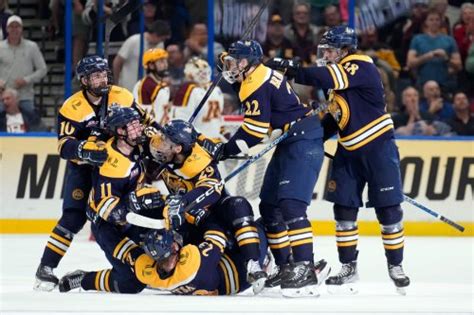 Gophers blow late lead, lose NCAA title game to Quinnipiac